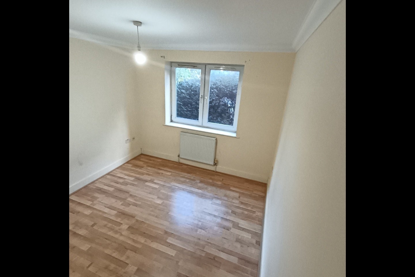 Flat Beulah Hill in Greater London