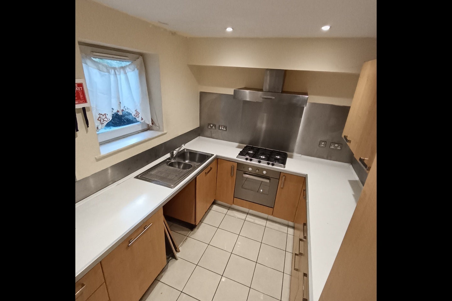 Flat Beulah Hill in Greater London
