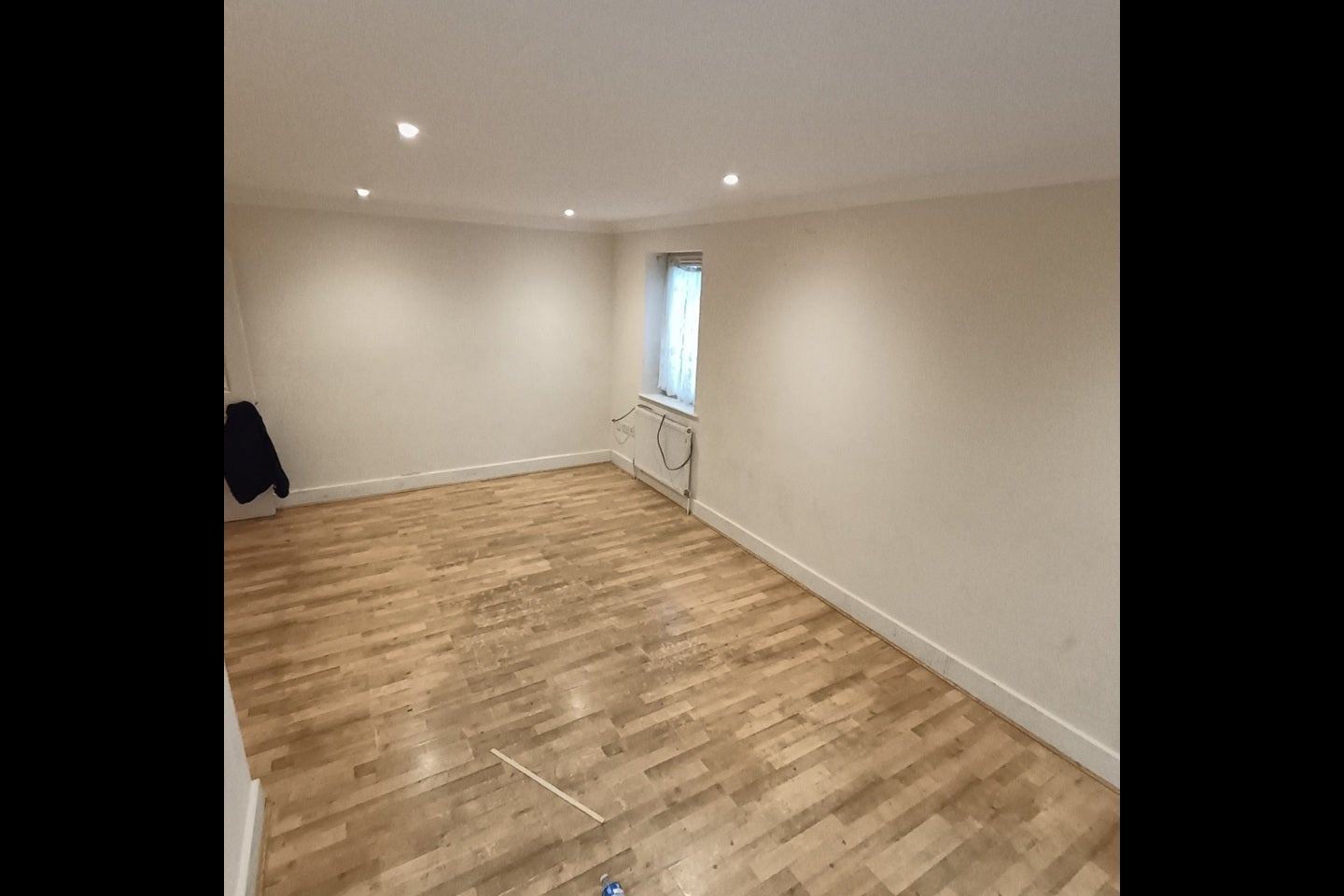 Flat Beulah Hill in Greater London
