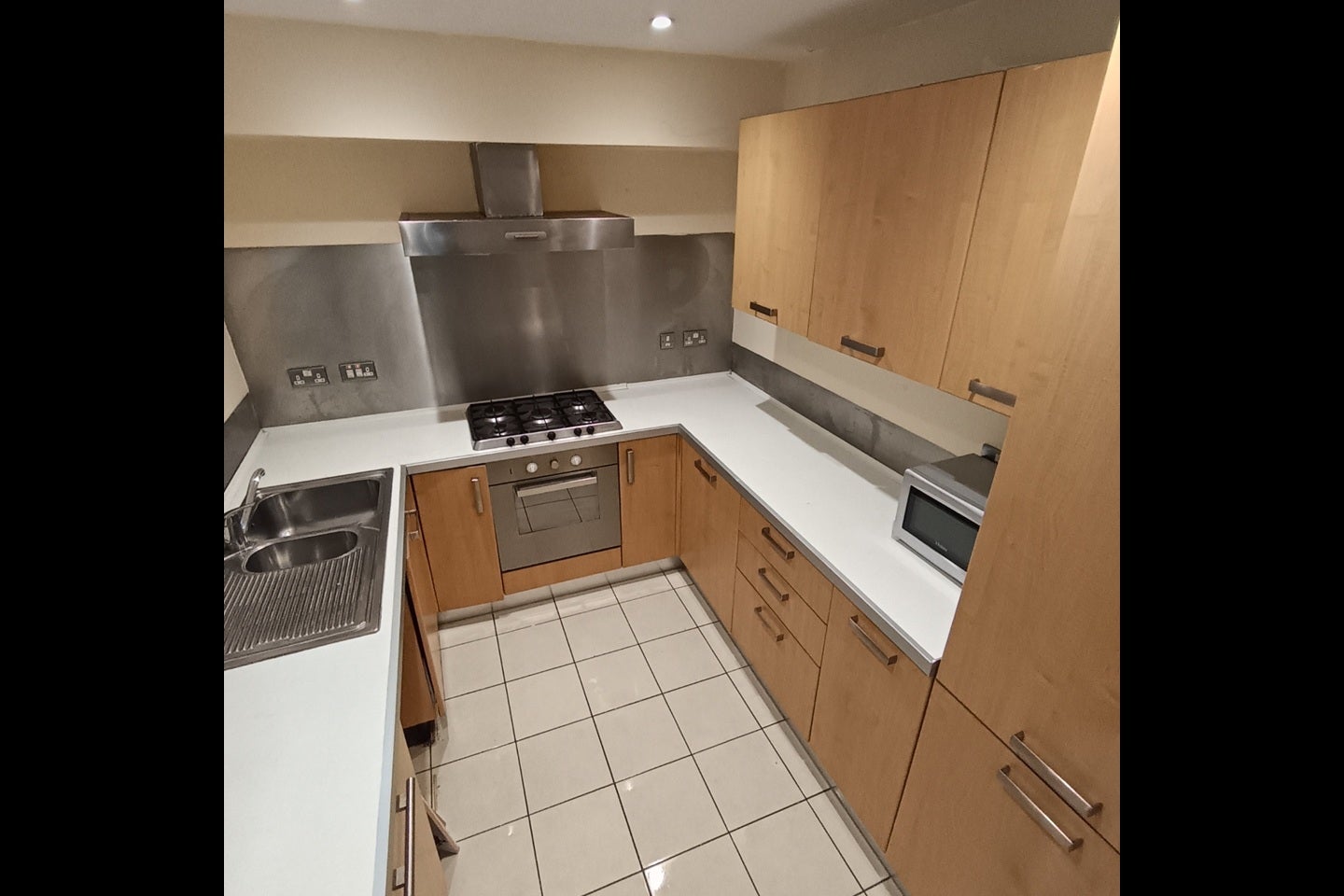 Flat Beulah Hill in Greater London