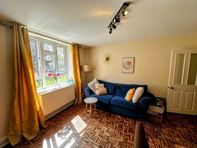 Flat Tulse Hill Estate in Greater London
