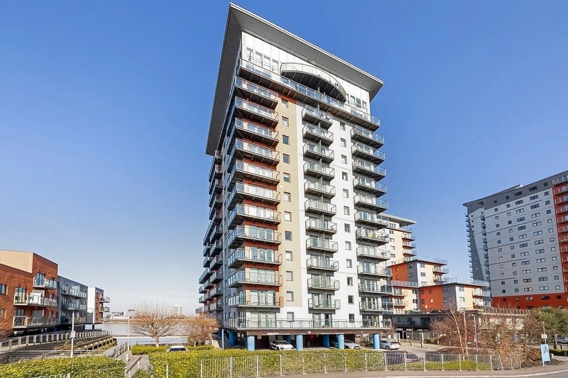 Room Mast Quay in Greater London