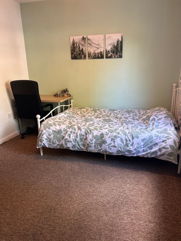 Room Charter Avenue in Coventry