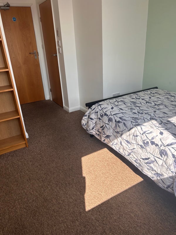 Room Charter Avenue in Coventry