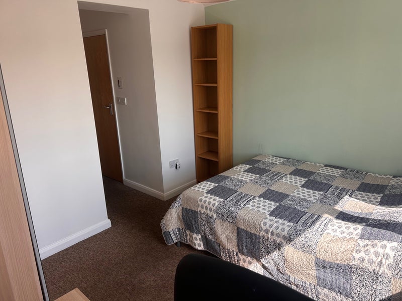 Room Charter Avenue in Coventry