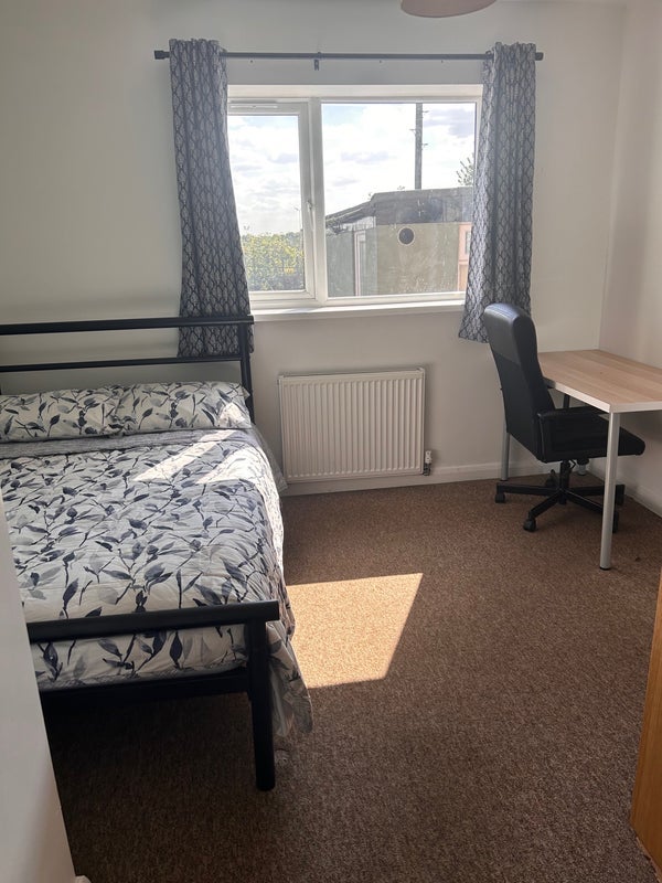 Room Charter Avenue in Coventry