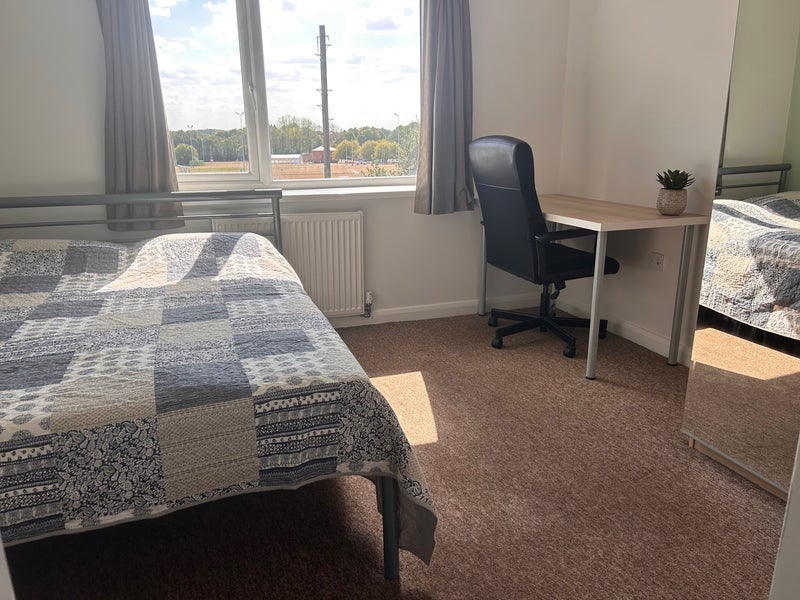 Room Charter Avenue in Coventry
