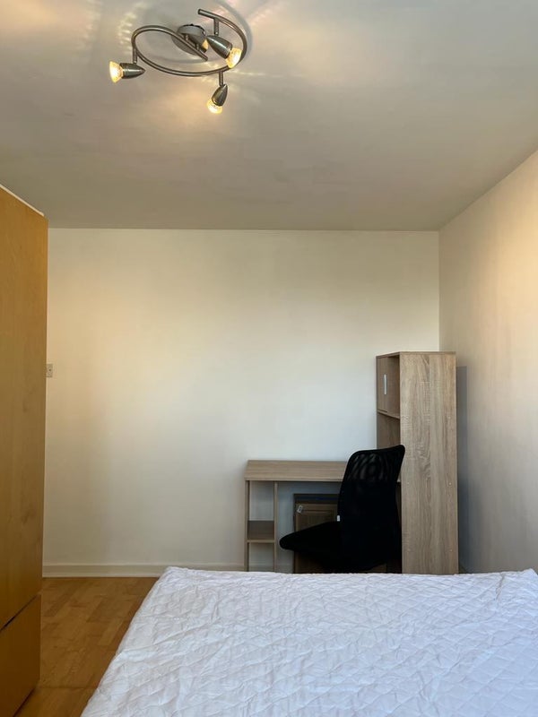 Room Trinity Way in Greater London