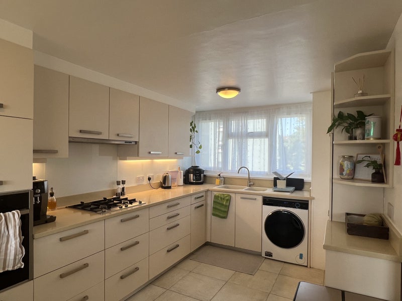 Room Trinity Way in Greater London