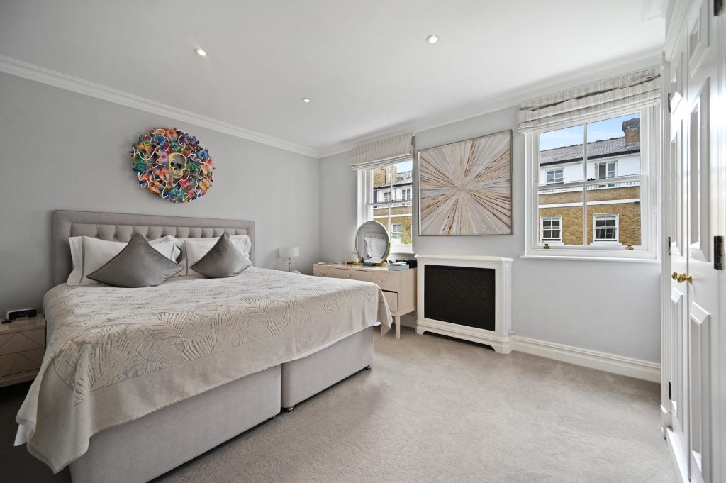 Flat Marloes Road in Greater London