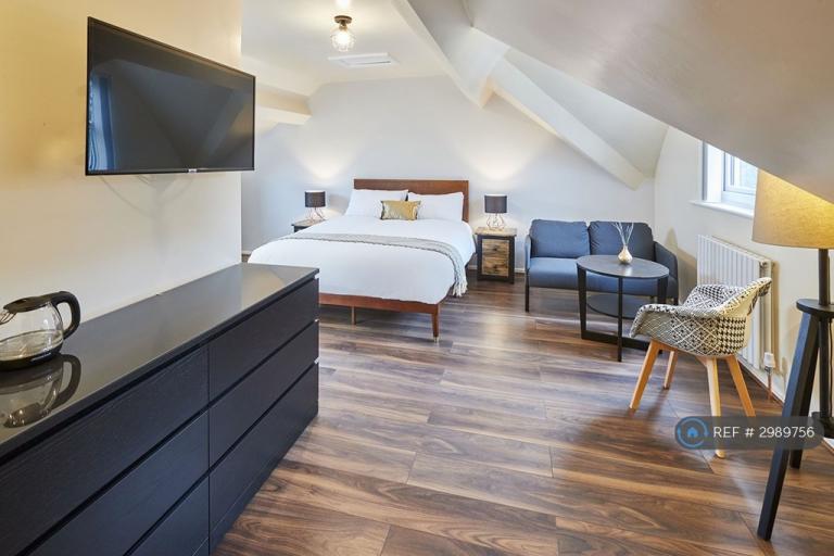Room Marton Avenue in Middlesbrough