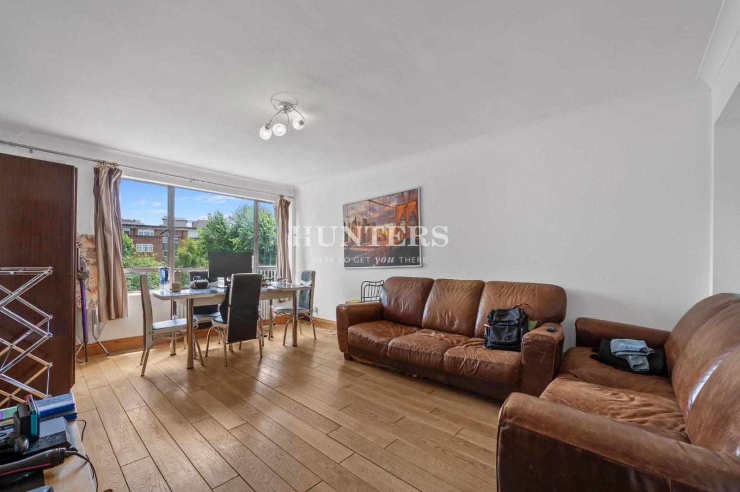 Flat Fairfax Road in Greater London