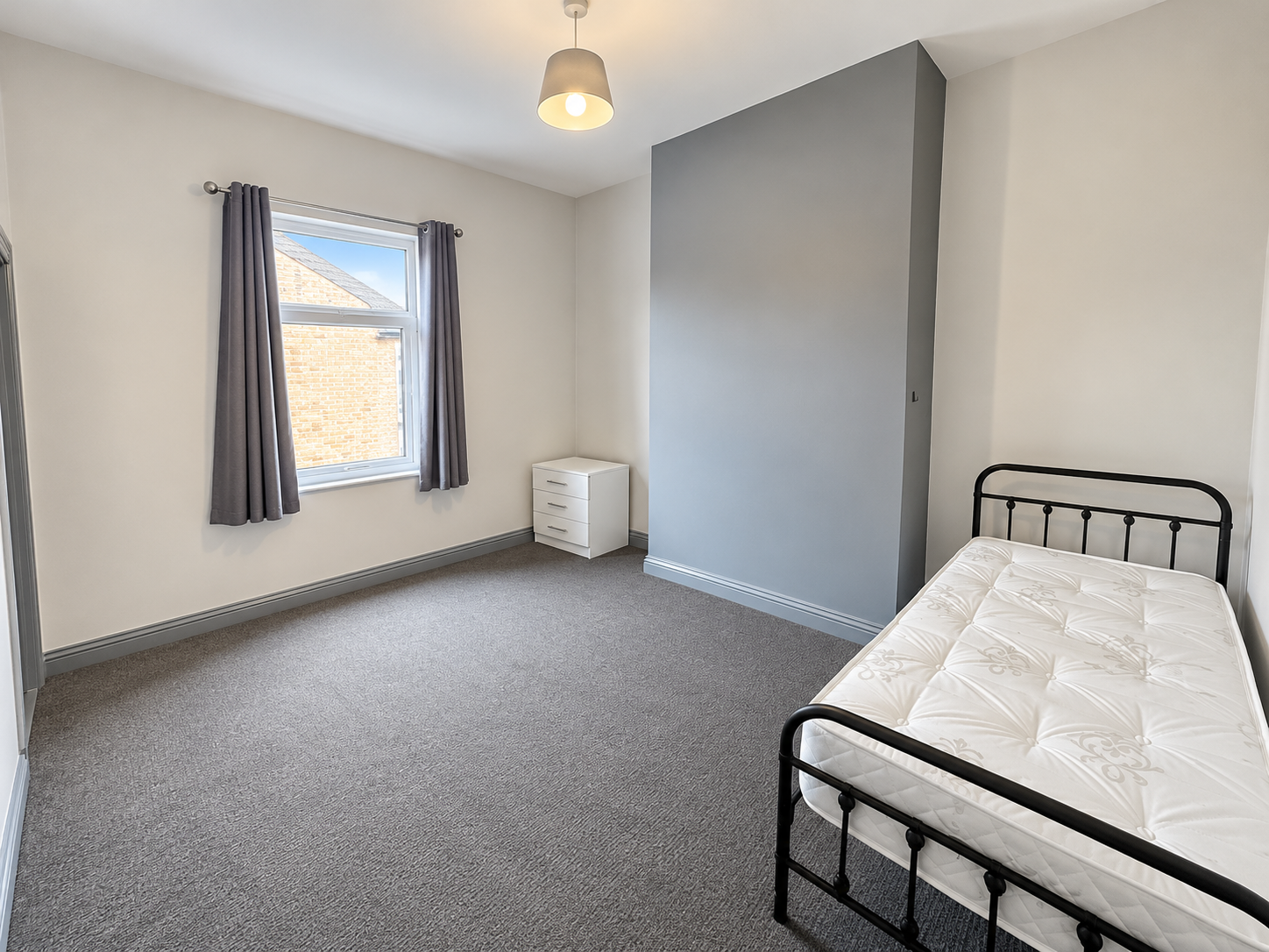 Room Grange Street in Wakefield