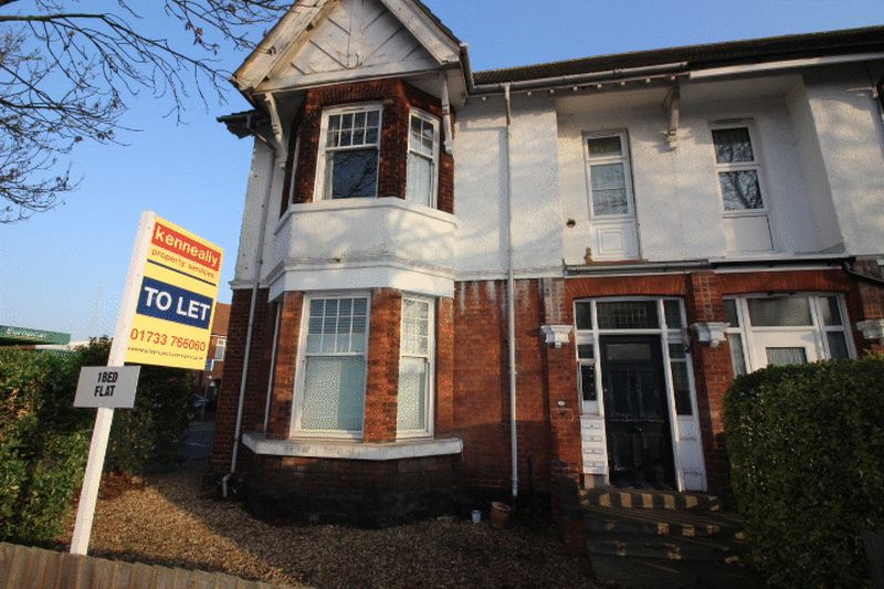 Flat Fletton Avenue in Peterborough