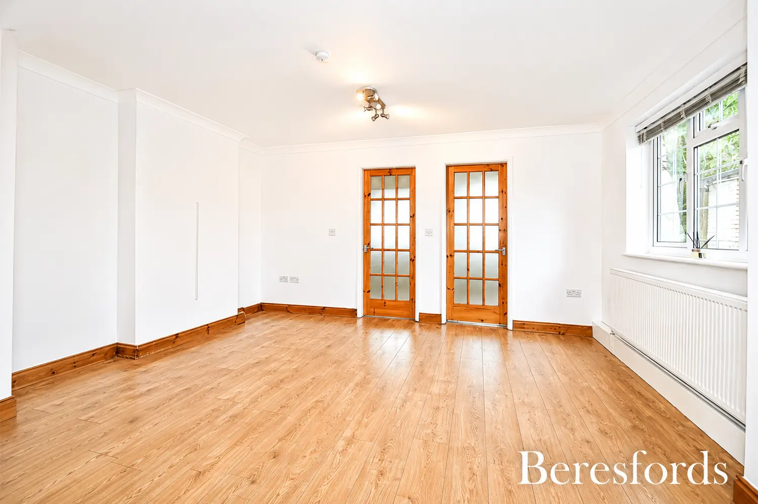 Flat St Nicholas Close in Witham
