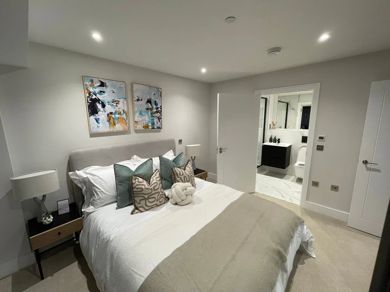 Flat Cockfosters Road in Greater London