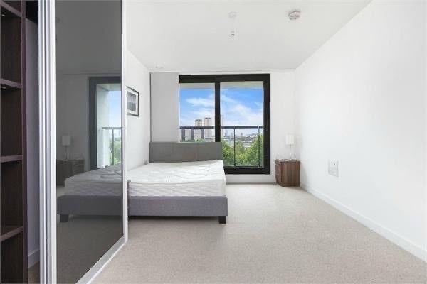 Room Rotherhithe New Road in Greater London