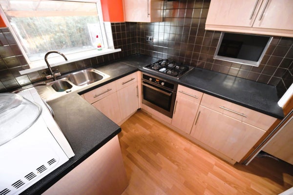 Flat Eden Crescent in Leeds
