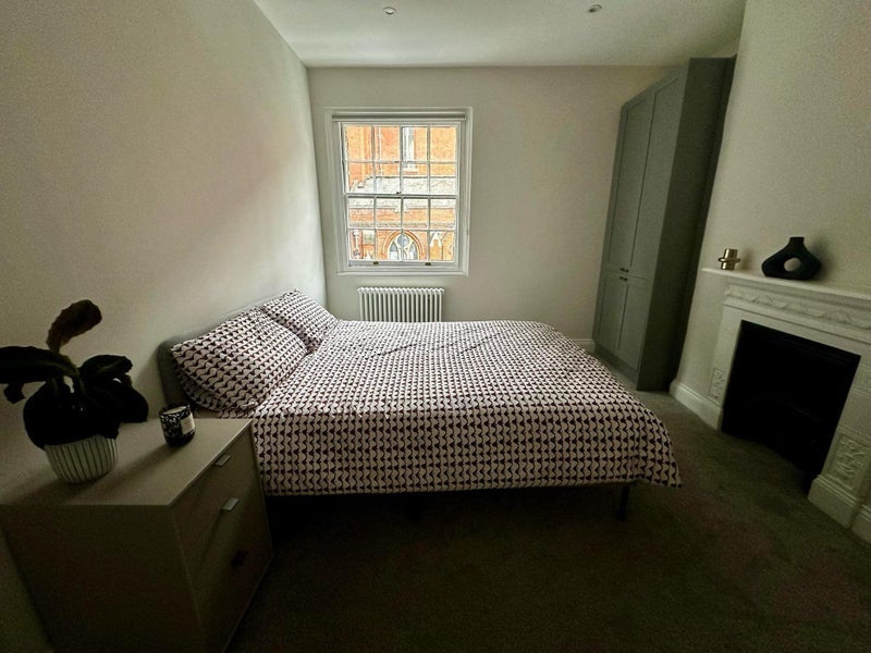 Room Whitechapel Road in Greater London