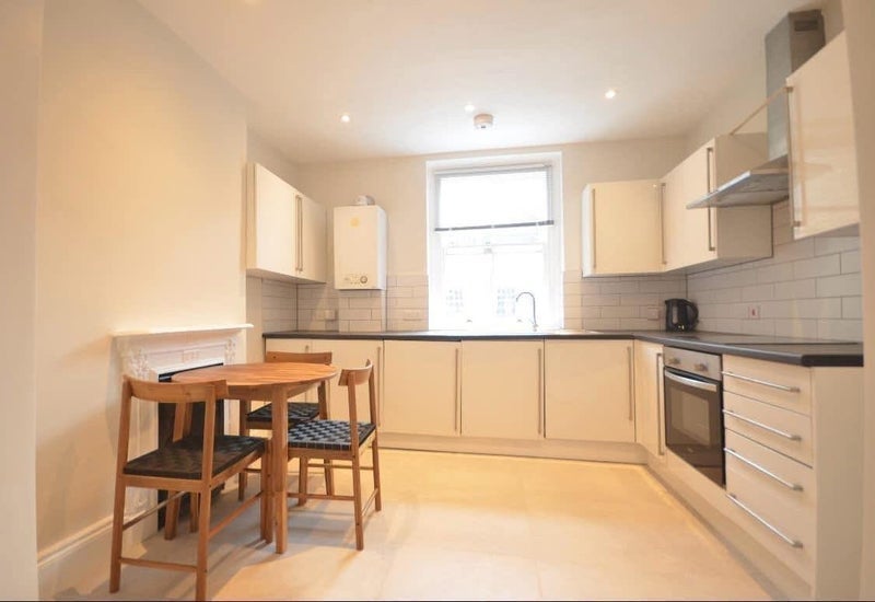 Room Whitechapel Road in Greater London
