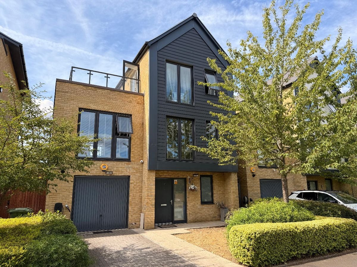 House St. Clements Avenue in Greater London