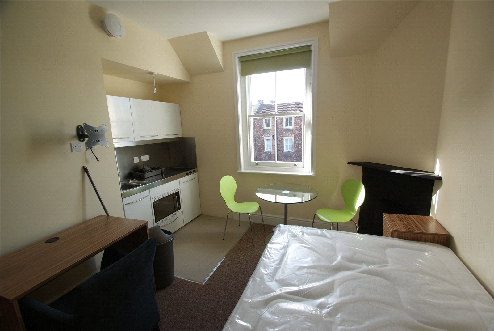 Flat Elmdale Road in Bristol