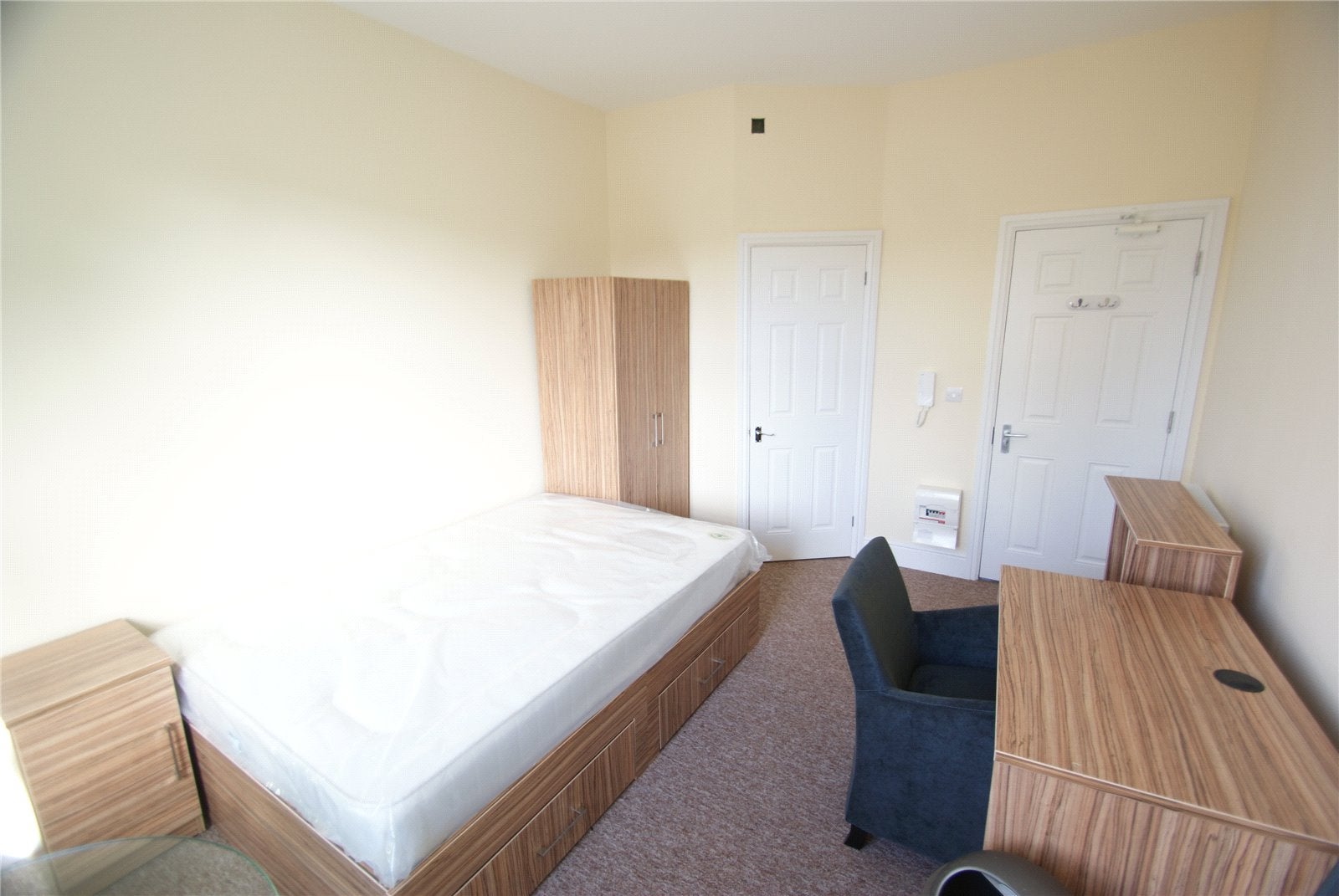 Flat Elmdale Road in Bristol