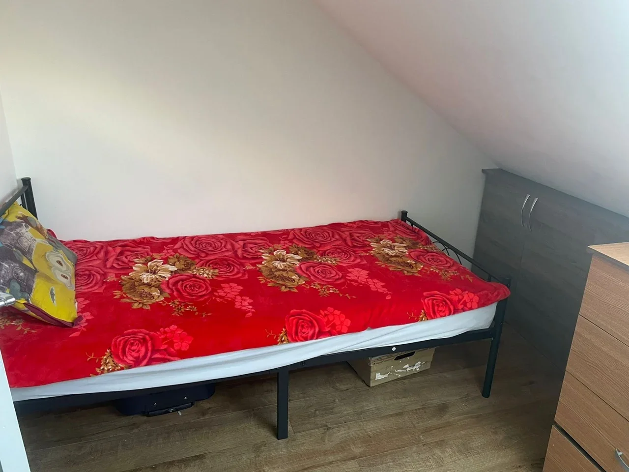 Room Plashet Road in Greater London