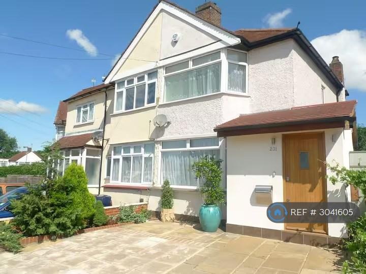 House Fernside Avenue in Greater London