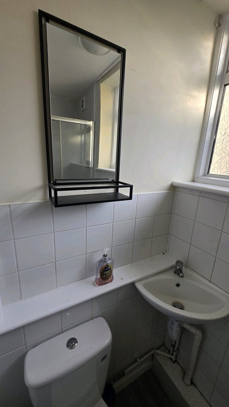 Room Marmadon Road in Greater London