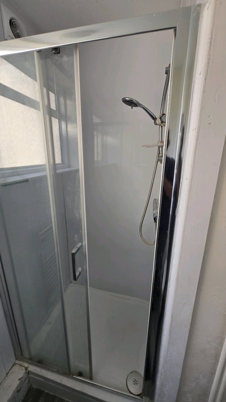 Room Marmadon Road in Greater London