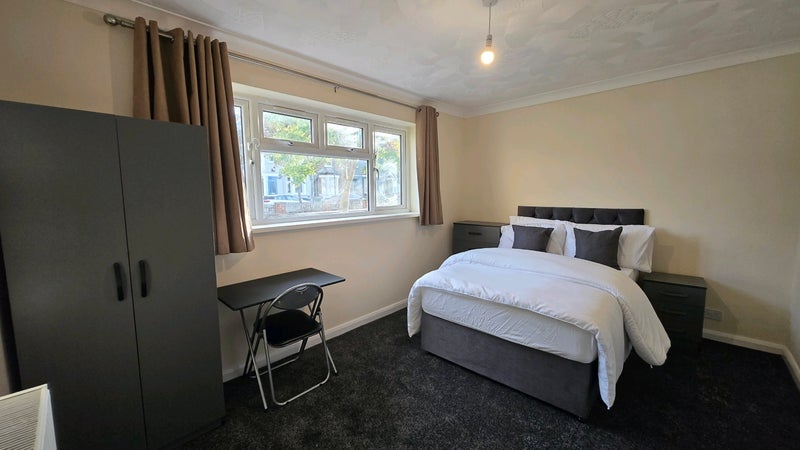 Room Marmadon Road in Greater London
