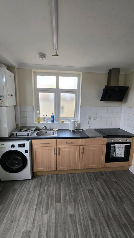 Room Marmadon Road in Greater London