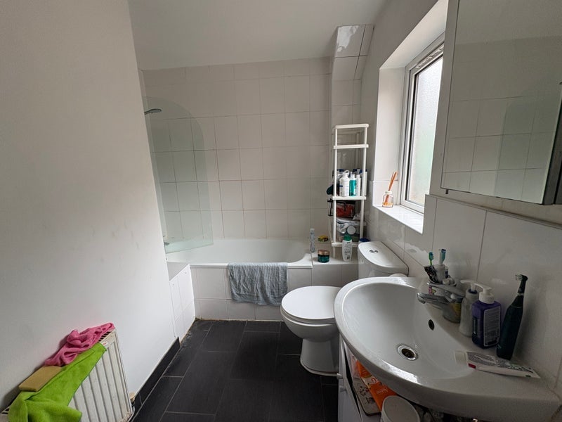 Room Phoenix Wharf Road in Greater London