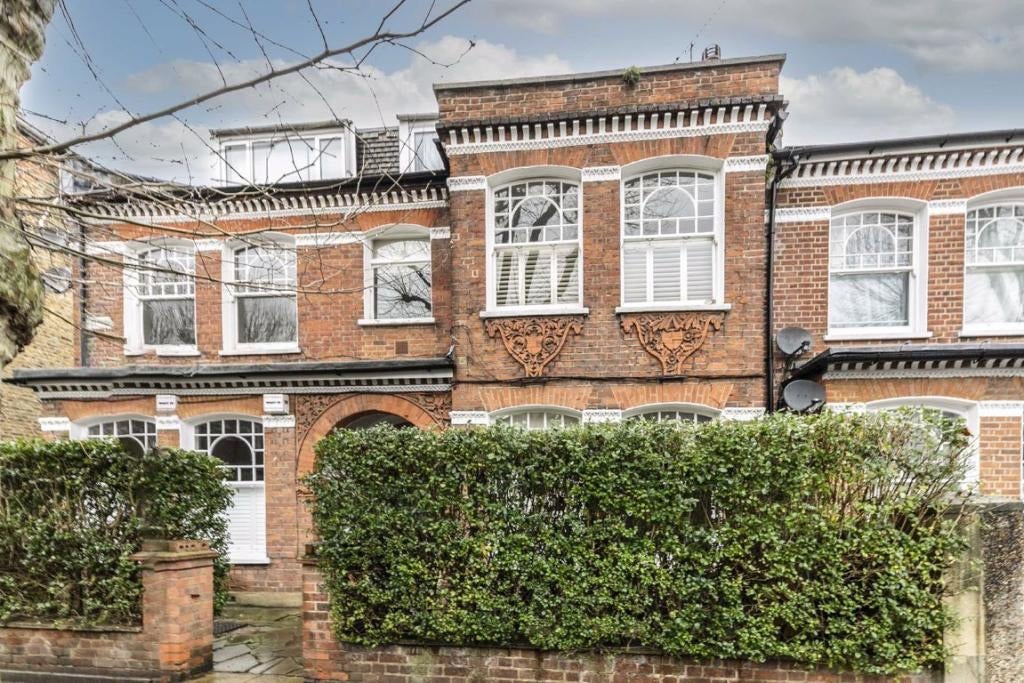 Flat Dalebury Road in Greater London