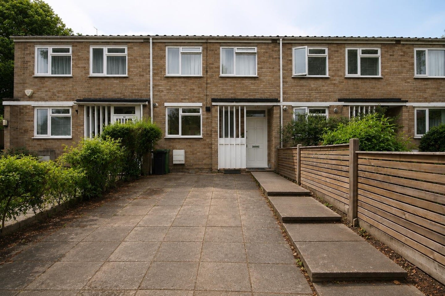 House Chartfield Avenue in Greater London
