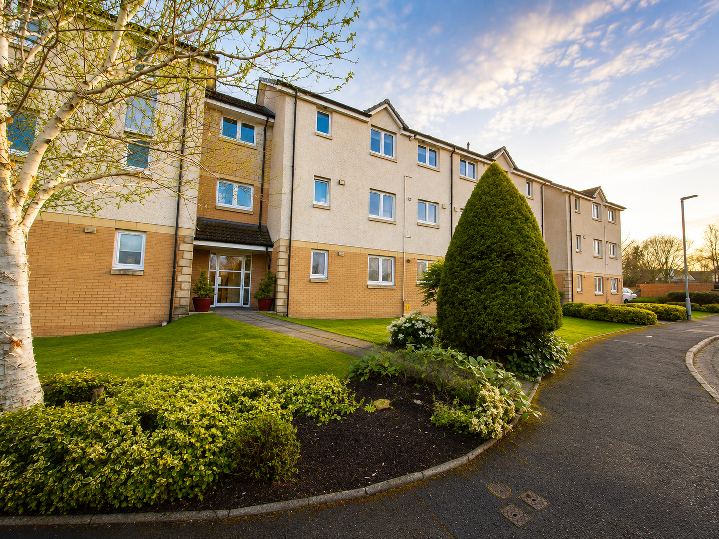 Flat McPhee Court in Hamilton