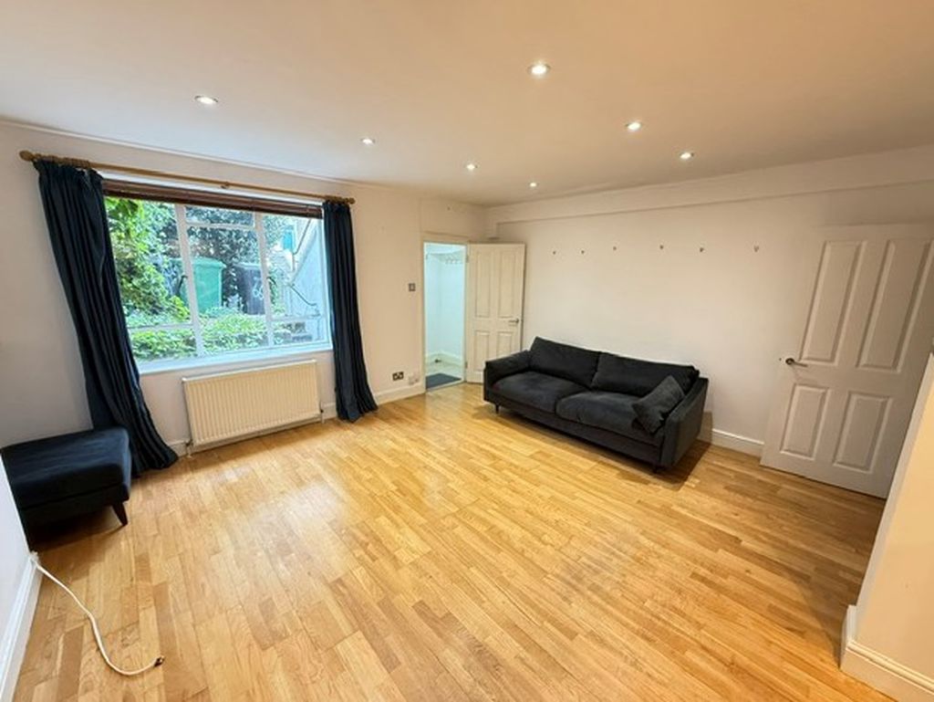 Flat Gaisford Street in Greater London