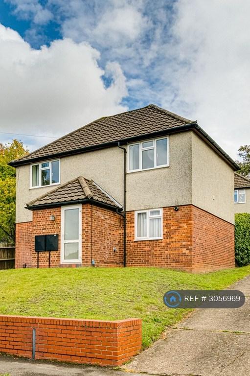 Flat Rookwood Avenue in Greater London