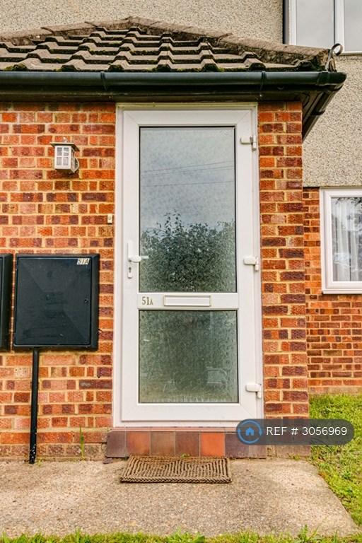 Flat Rookwood Avenue in Greater London