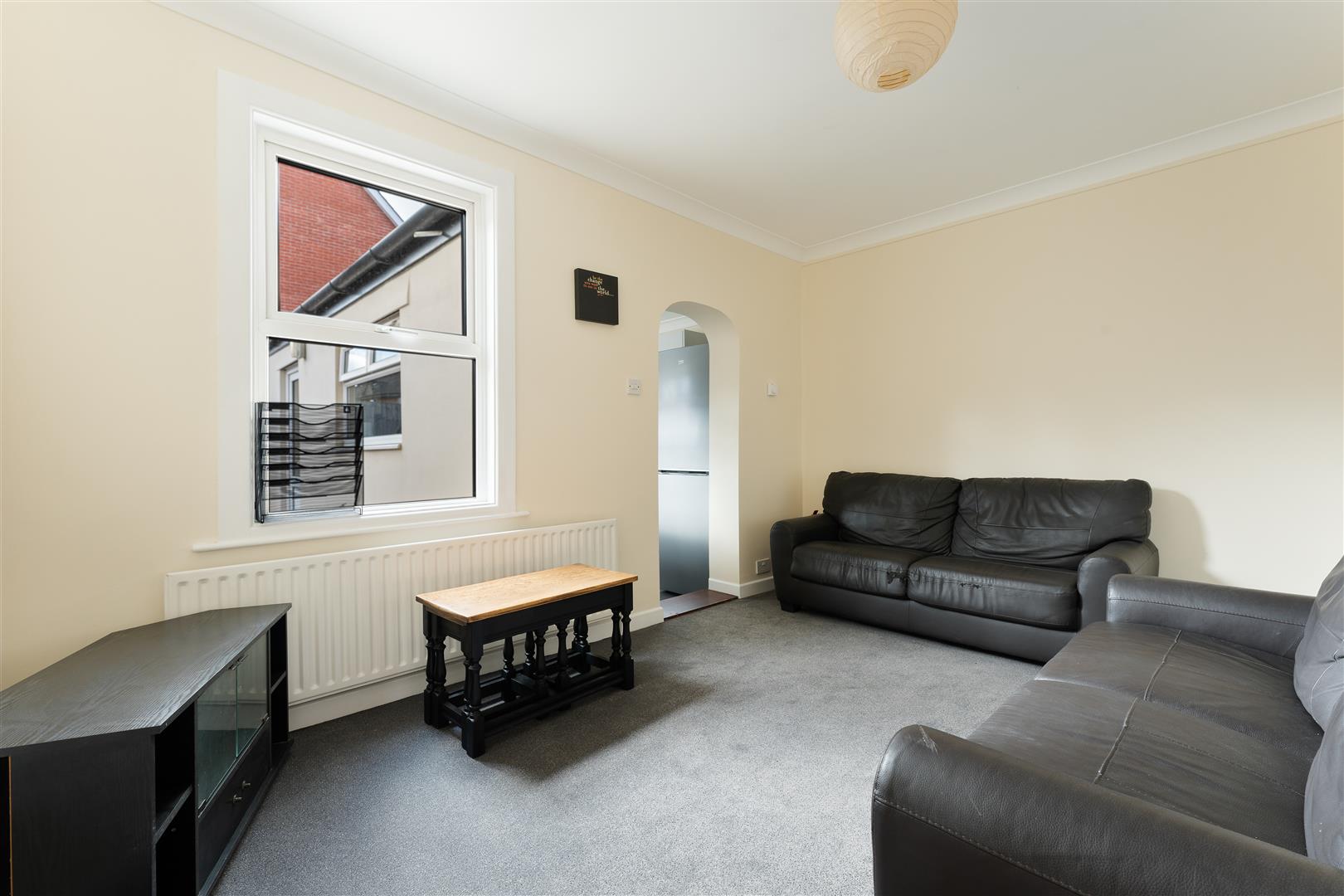 Room Clifton Road in Salisbury