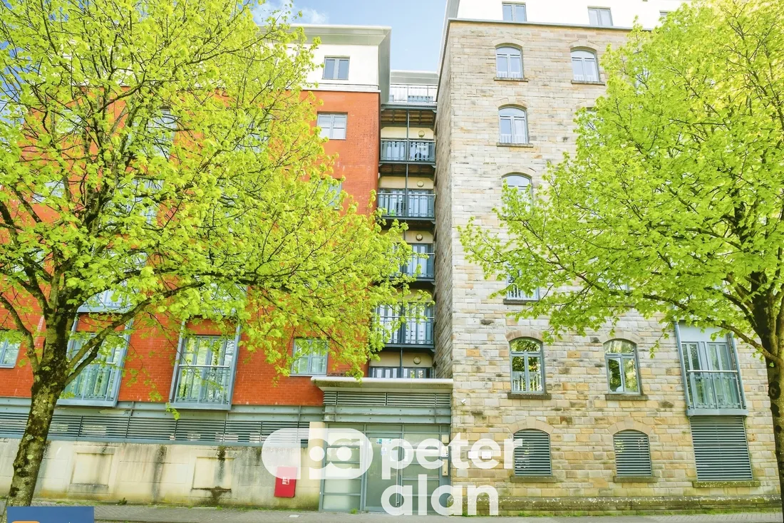 Flat Silurian Place in Cardiff