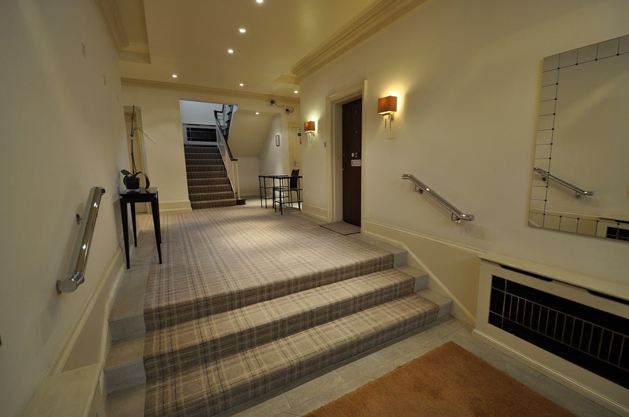 Flat Hill Street in City of Westminster