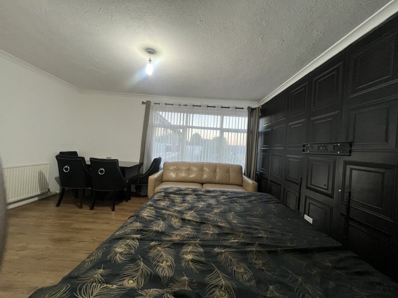 Room Pine Lodge in Maidstone