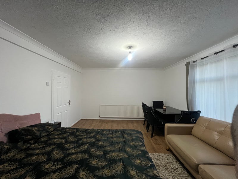 Room Pine Lodge in Maidstone