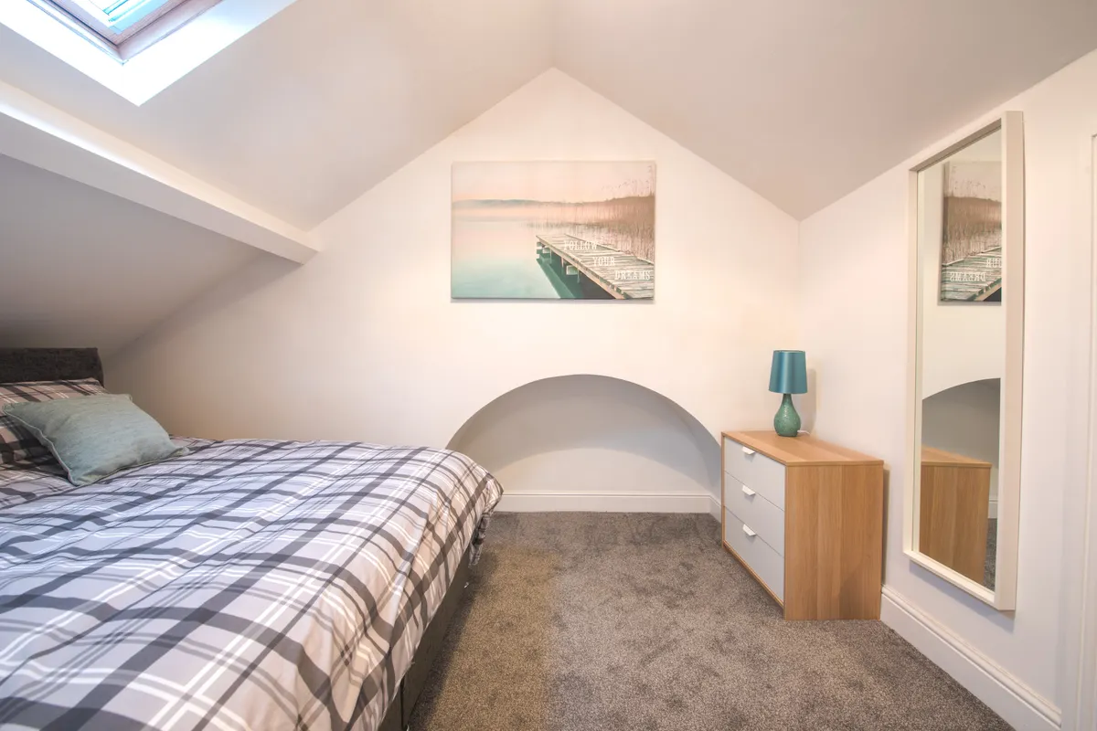 Room Upper Town Street in Leeds