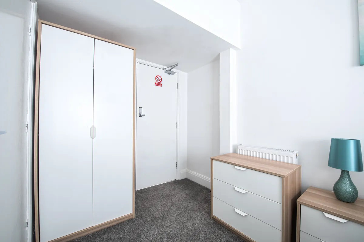 Room Upper Town Street in Leeds
