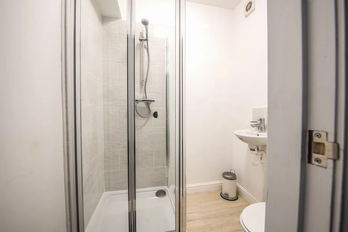 Room Upper Town Street in Leeds