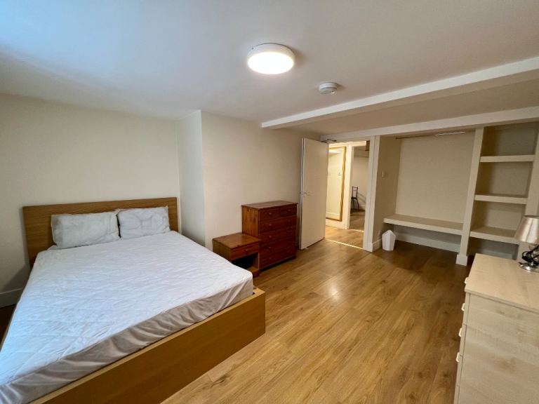 Flat Niddry Street in City of Edinburgh