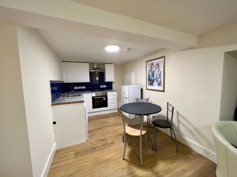 Flat Niddry Street in City of Edinburgh